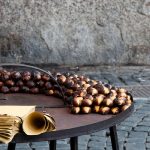 Via la fatica: il trucco furbo per sbucciare le caldarroste in 2 minuti senza sprecarne una