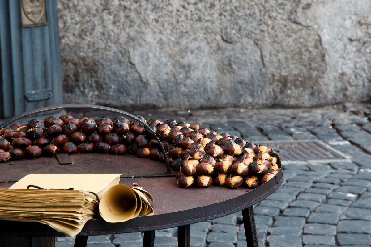 Via la fatica: il trucco furbo per sbucciare le caldarroste in 2 minuti senza sprecarne una